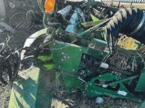 2017 John Deere s680 Combine with Header - Image 12
