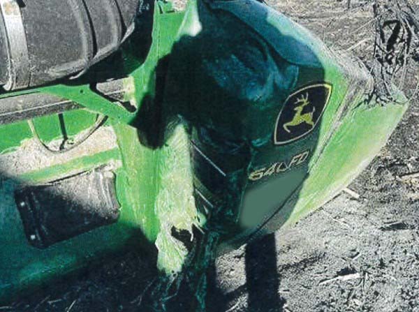 2017 John Deere s680 Combine with Header - Image 13