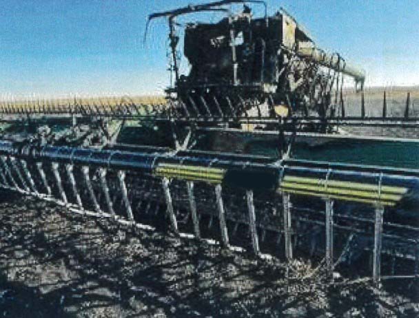 2017 John Deere s680 Combine with Header - Image 2