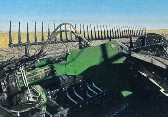 2017 John Deere s680 Combine with Header - Image 4