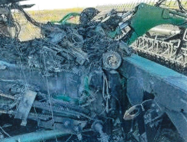 2017 John Deere s680 Combine with Header - Image 6