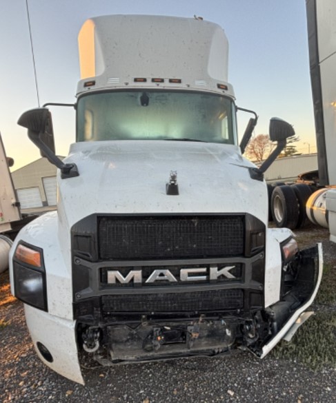 2022 Mack Anthem - Image 4