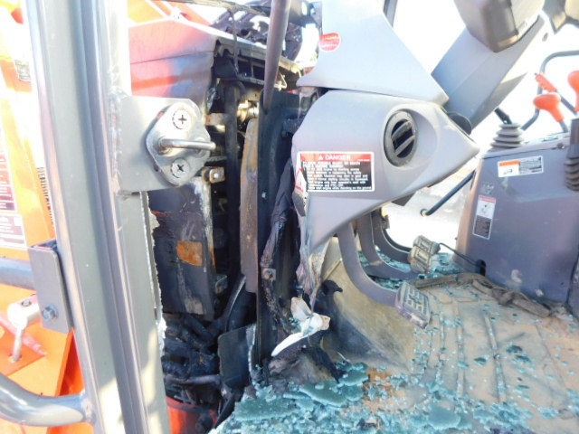 2022 Kubota M5-111 Tractor - Image 11