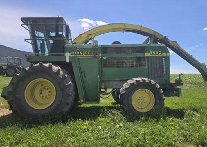 2002 John Deere 6950 Forage Harvester - Image 2