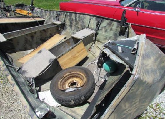 1976 Crestliner Boat and Trailer - Image 4