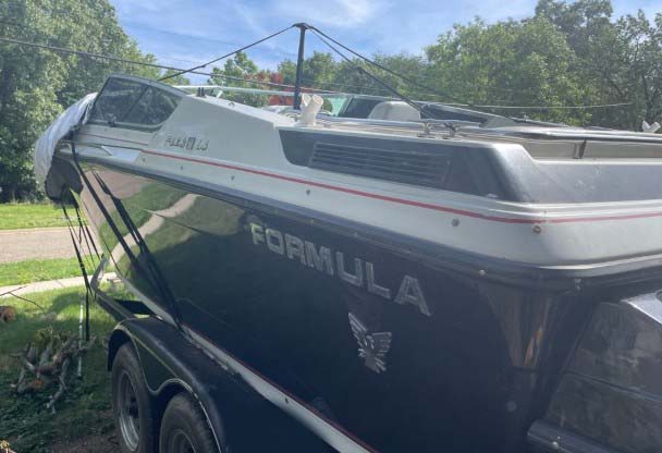 1988 Formula F-233LS Powerboat - Image 2