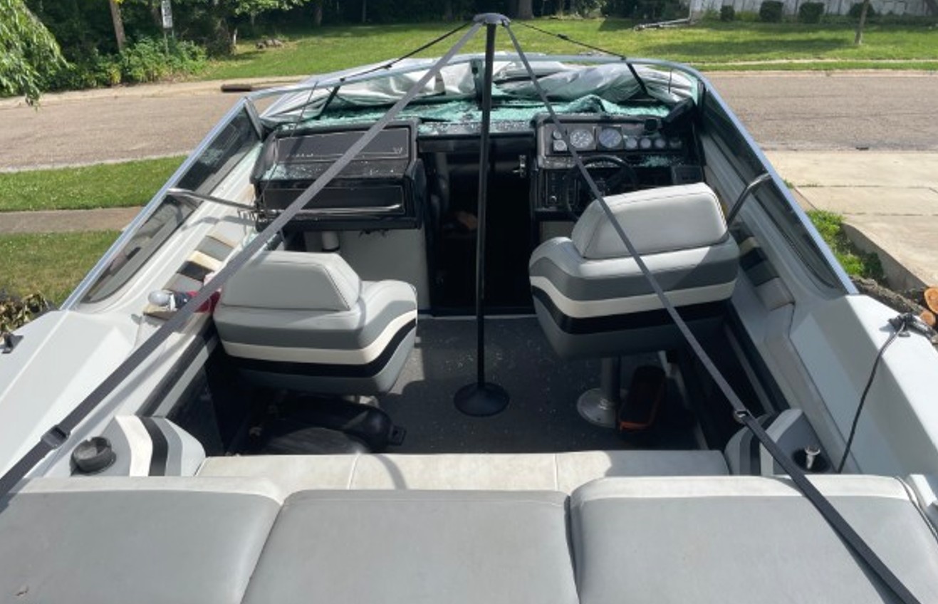 1988 Formula F-233LS Powerboat - Image 14