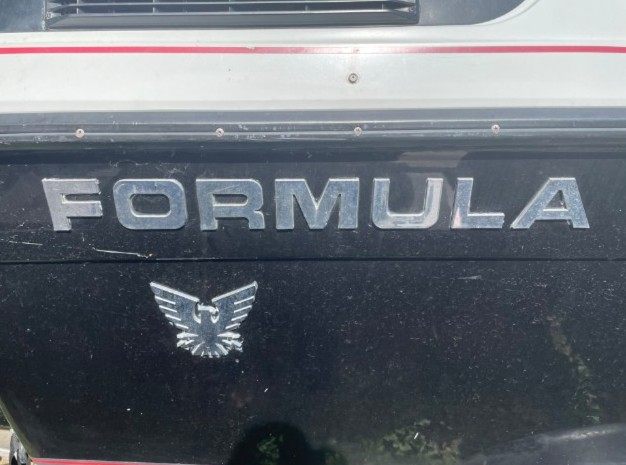 1988 Formula F-233LS Powerboat - Image 36