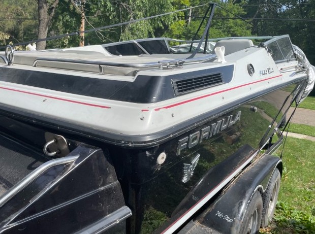 1988 Formula F-233LS Powerboat - Image 6
