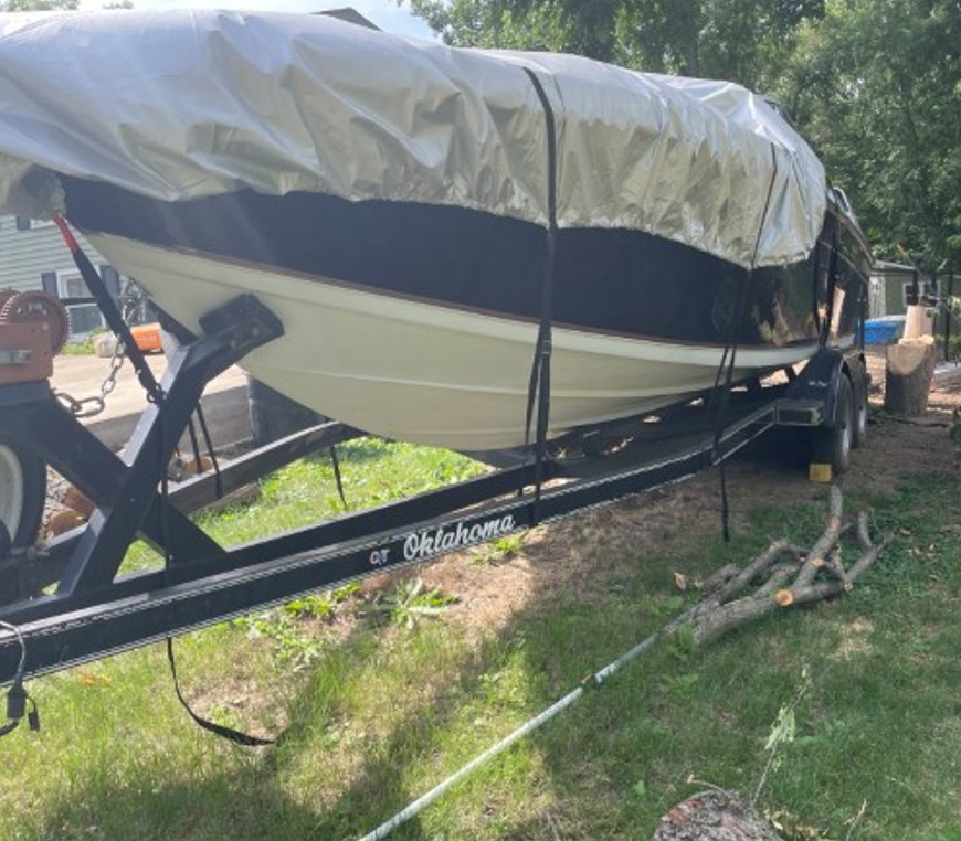 1988 Formula F-233LS Powerboat