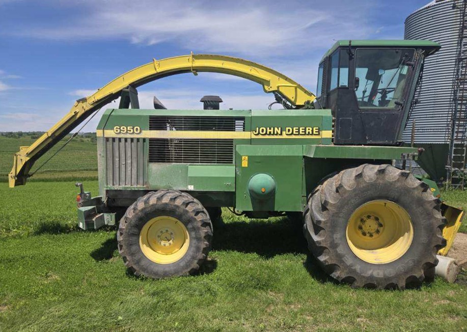 2002 John Deere 6950 Forage Harvester