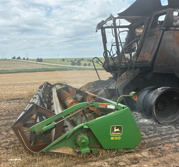 2001 John Deere 9650 Combine - Image 2