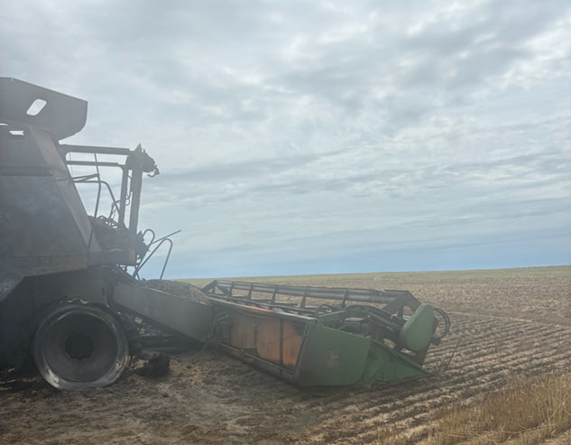 2001 John Deere 9650 Combine - Image 4