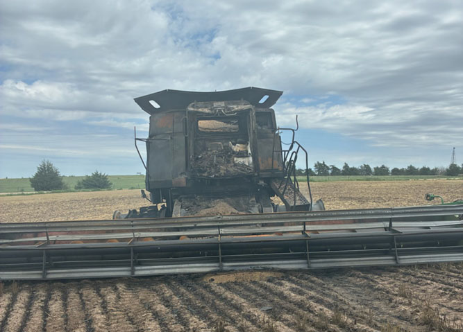 2001 John Deere 9650 Combine