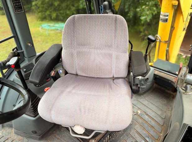 2002 New Holland 555E Backhoe - Image 11