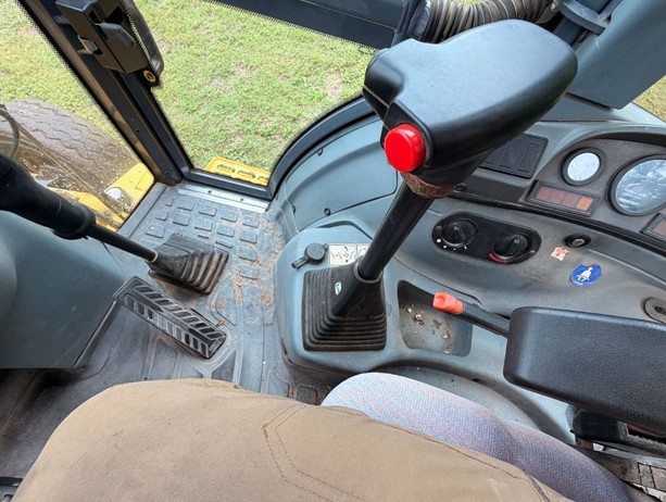 2002 New Holland 555E Backhoe - Image 17