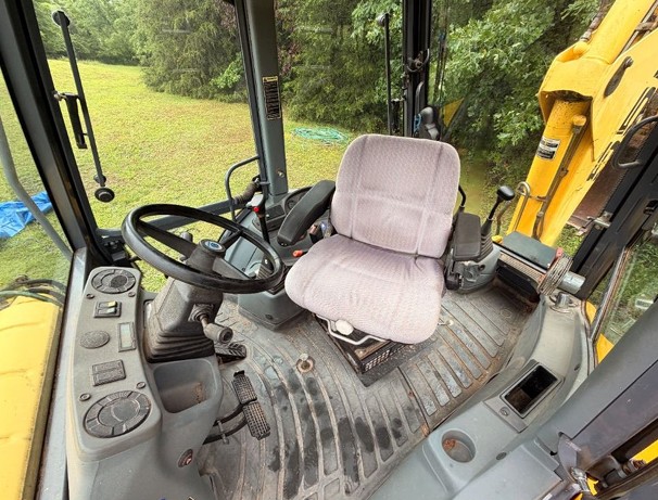 2002 New Holland 555E Backhoe - Image 18