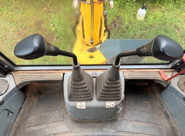 2002 New Holland 555E Backhoe - Image 26