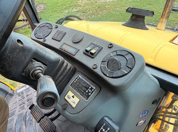2002 New Holland 555E Backhoe - Image 33