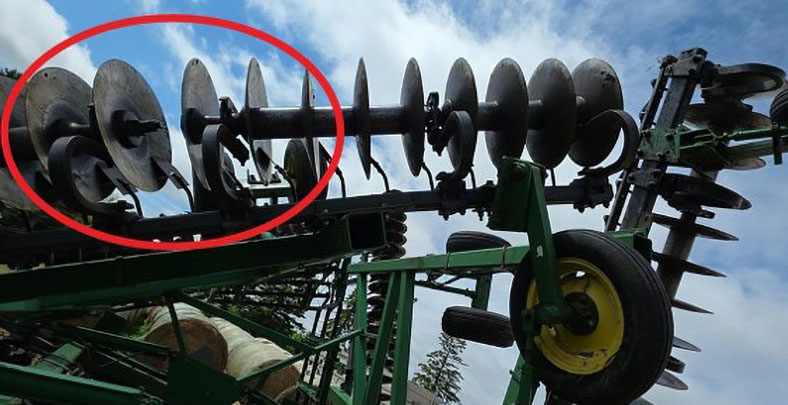 2005 John Deere 637W Disk Harrow - Image 11