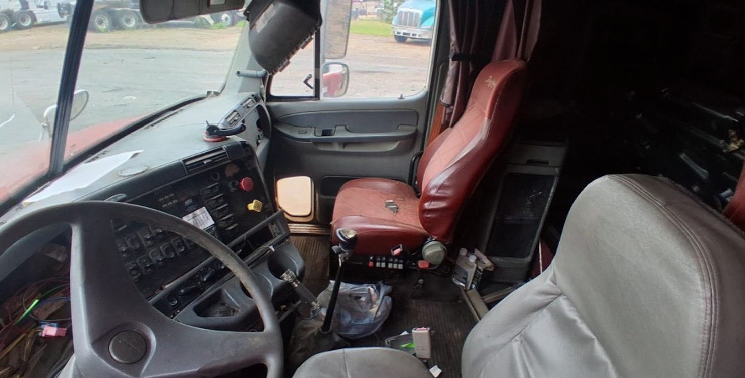 2007 Freightliner Columbia - Image 6