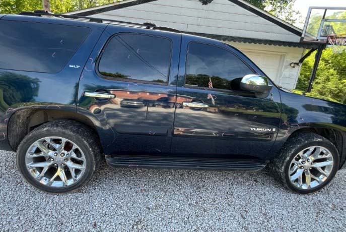 2007 GMC Yukon - Image 2