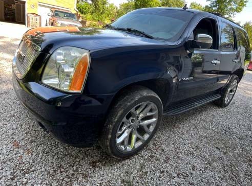 2007 GMC Yukon - Image 10