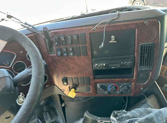 2007 Mack CTP700 Dump Truck - Image 13