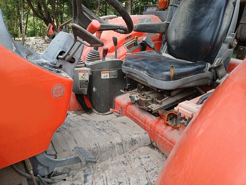 2009 Kubota M7040 Tractor - Image 3