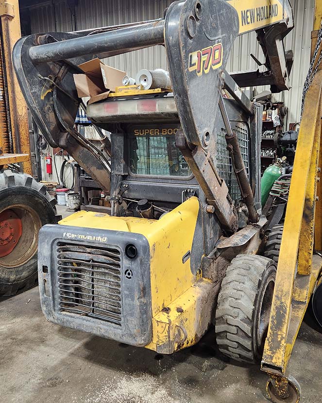 2009 New Holland L170 Skid Steer - Image 2