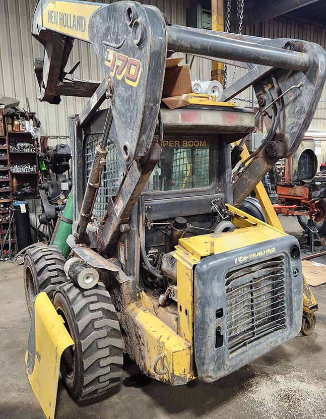 2009 New Holland L170 Skid Steer - Image 3