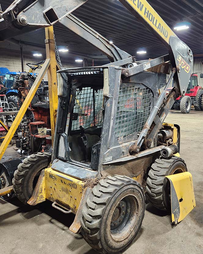 2009 New Holland L170 Skid Steer - Image 4