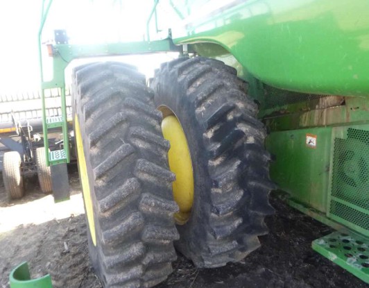 2010 John Deere 9770 STS Combine - Image 13