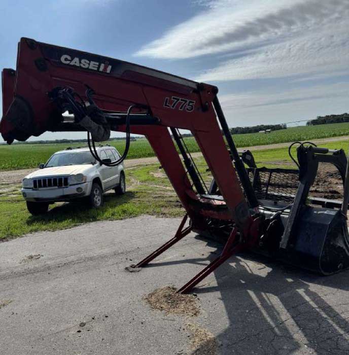 2012 CASE IH L775 Loader - Image 2