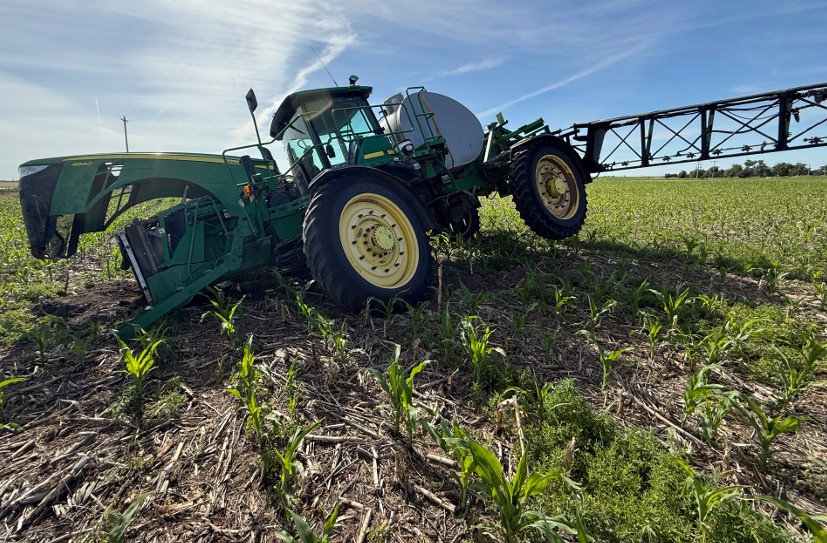 2013 John Deere 4940 Self-Propelled Sprayer - Image 2