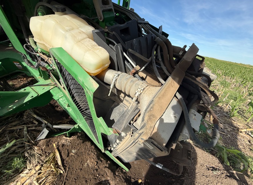 2013 John Deere 4940 Self-Propelled Sprayer - Image 4