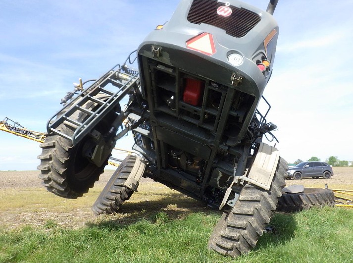 2014 Hagie STS12 Self-Propelled Sprayer - Image 9