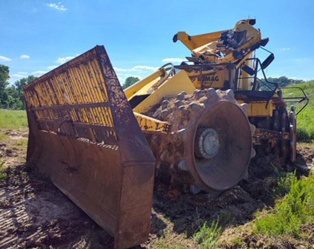 2014 Bomag Landfill Compactor - Image 2