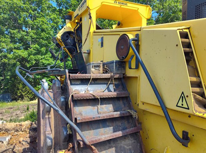 2014 Bomag Landfill Compactor - Image 18