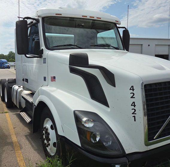 2014 Volvo VNL - Image 2