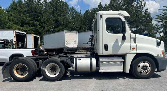 2015 Freightliner Cascadia (6931)