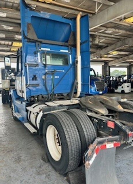 2015 Volvo VNL - Image 3