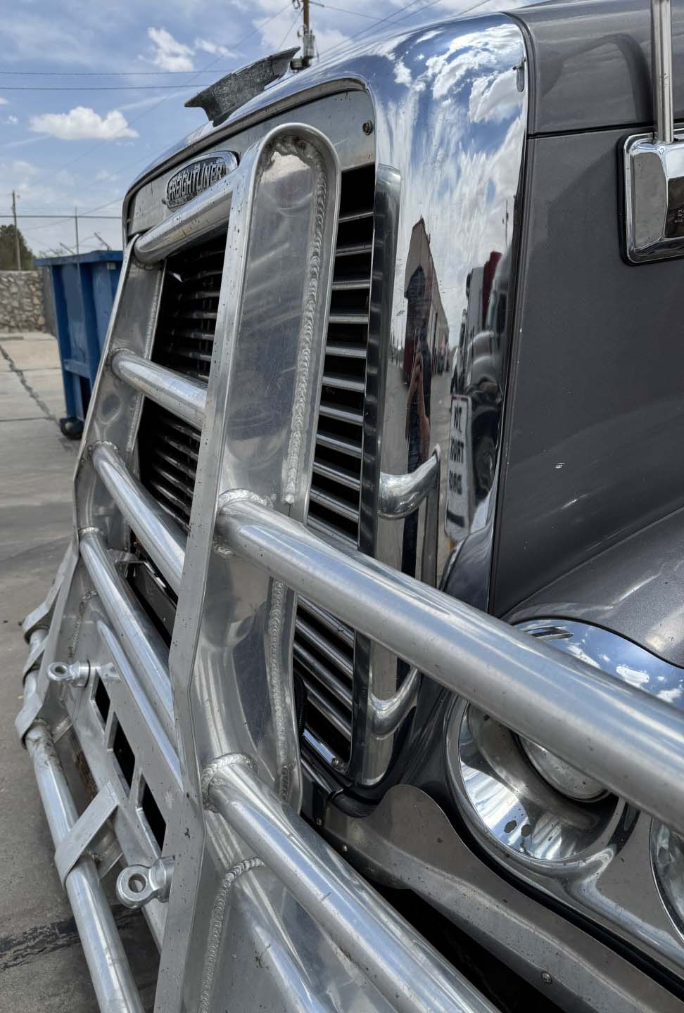 2016 Freightliner Coronado - Image 3