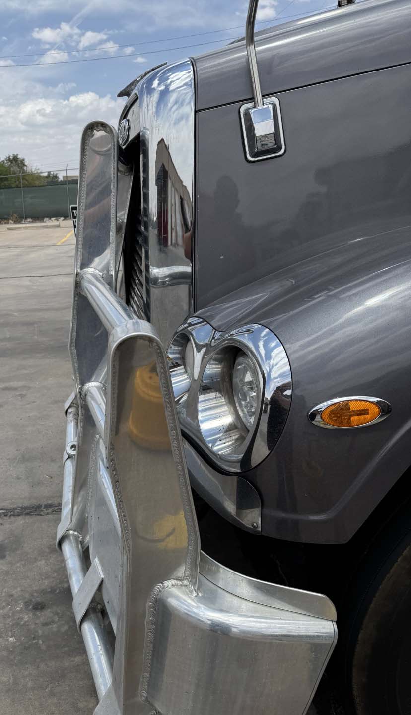 2016 Freightliner Coronado - Image 4
