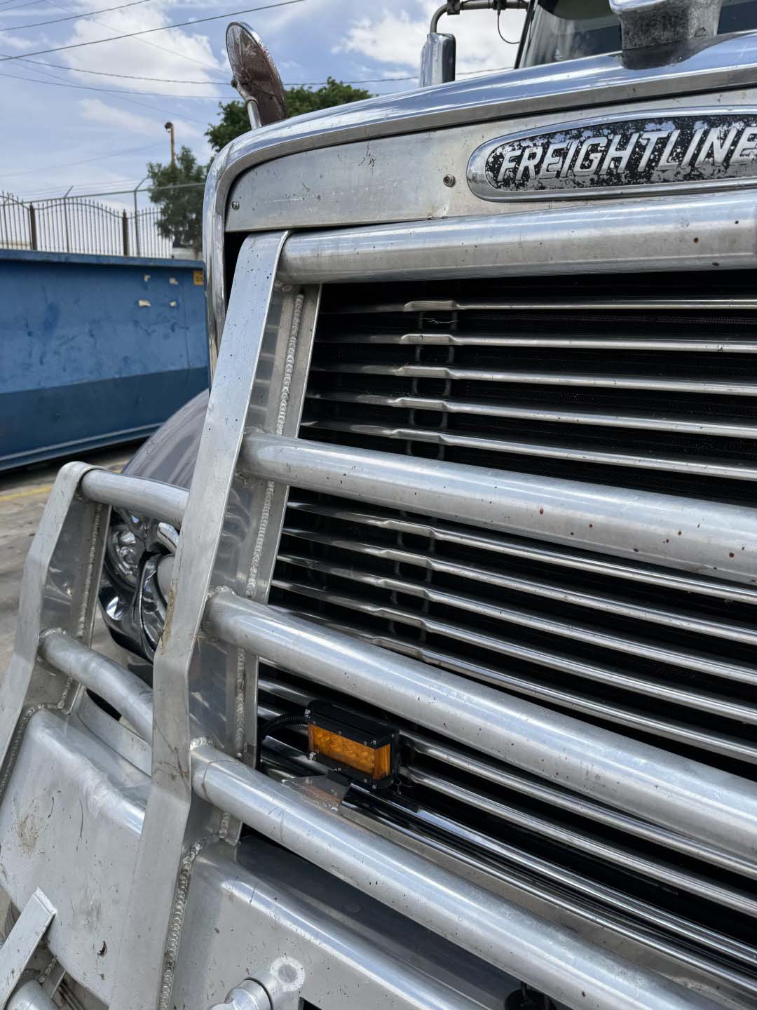 2016 Freightliner Coronado - Image 5