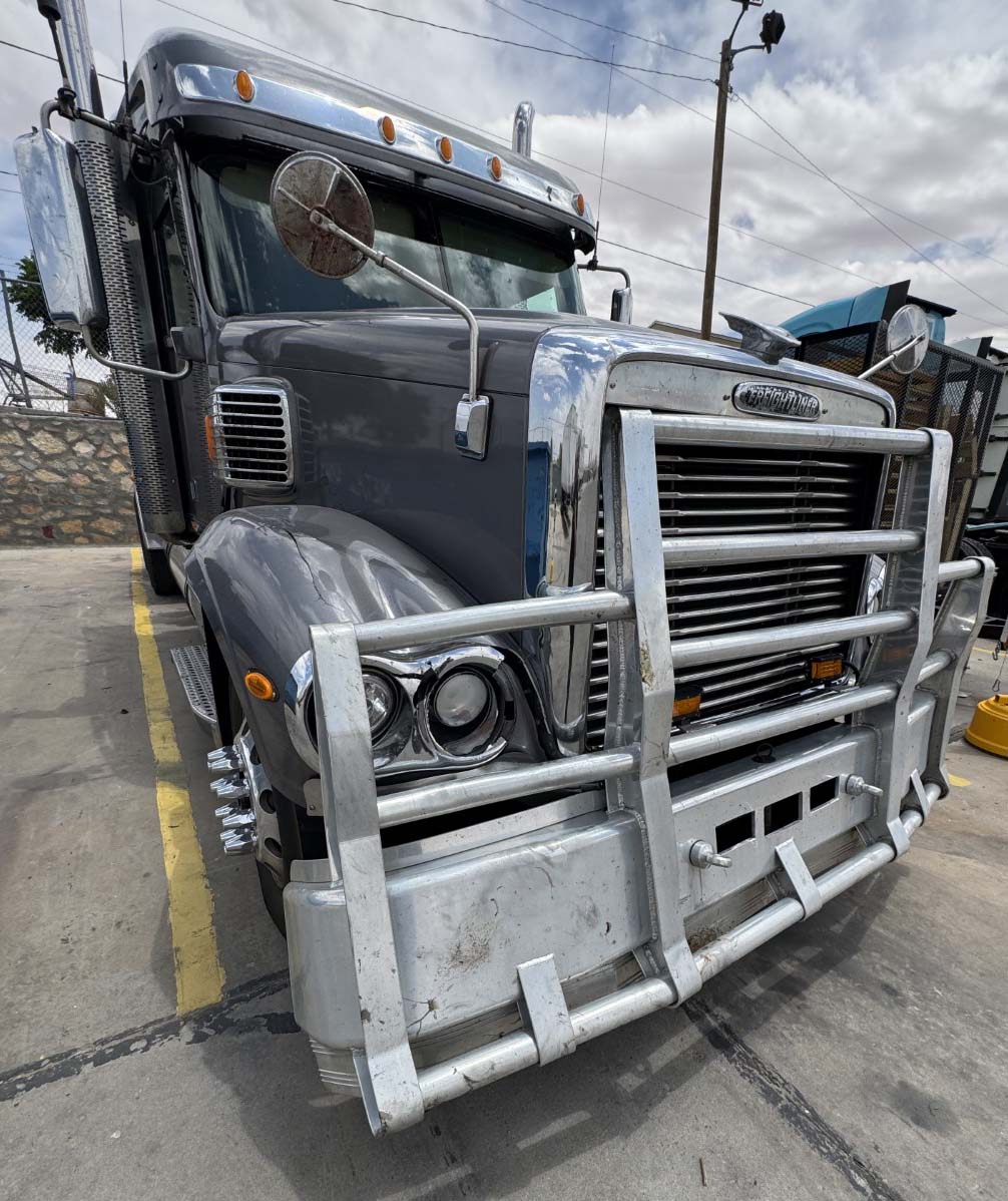 2016 Freightliner Coronado - Image 6