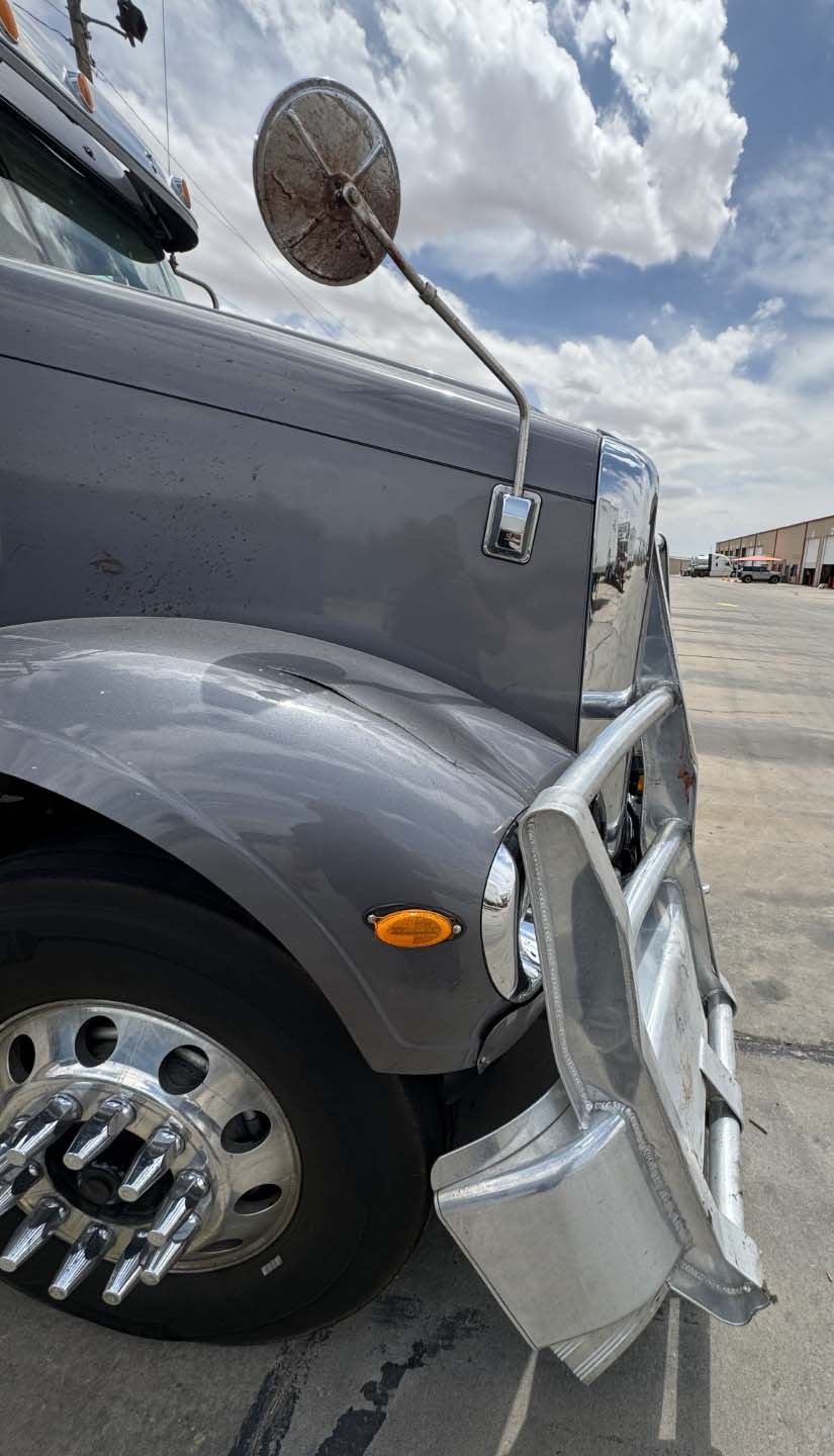 2016 Freightliner Coronado - Image 7