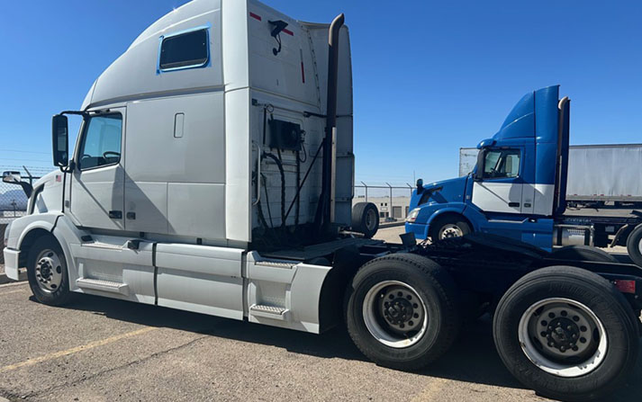 2016 Volvo VNL (6407) - Image 2