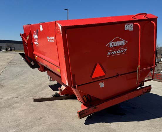 2017 Kuhn Knight RA142 Reel Mixer - Image 2