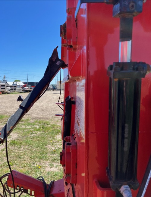 2017 Kuhn Knight RA142 Reel Mixer - Image 9